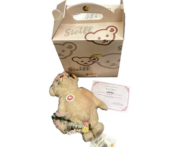 Lot 1940 - Steiff Danbury Mint Teddy Bride no.002007 with swing labels, certificate and box and Steiff Peter Rabbit 660481