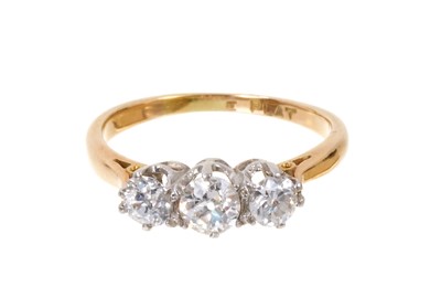 Lot 558 - Diamond three stone ring