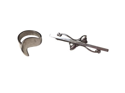 Lot 12 - Georg Jensen Danish sterling silver tulip bar brooch, numbered 278, 5.5cm long, together with an abstract white metal ring, size Q (2)