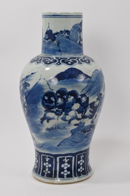 Lot 90 - Large Chinese blue and white vase