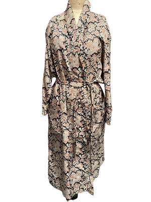 Lot 2077 - Gentlemen’s vintage accessories, Tootal paisley dressing gown size XL, Tootla unworn evening scarf, white collarless shirt by Austin Read, unworn in packaging, white collar, boxed handerchiefs and...