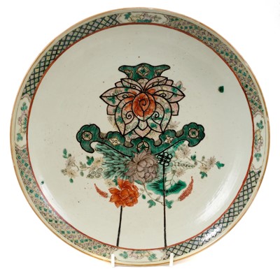 Lot 4 - Chinese famille verte dish, six character Qialong mark