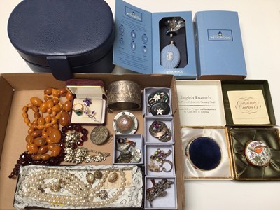 Lot 94 - Group of costume jewellery and bijouterie including silver