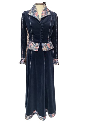 Lot 2099 - 1970s designer Anna Belinda Oxford navy velvet and flora print fitted peplum jacket with matching maxi skirt