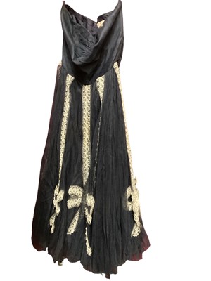 Lot 2103 - Ricci Michael strapless evening gown with full net skirt ribbon bow detail c.1950s. 1960s black lace and ribbon cocktail dress, beaded blue column dress and a green lace and chiffon evening gown.