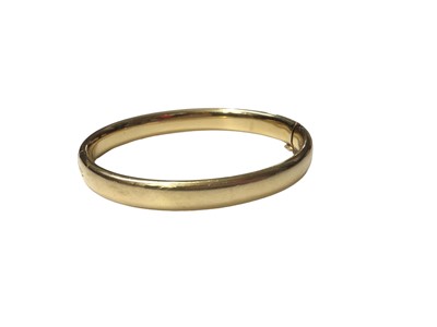 Lot 120 - 18ct gold hinged bangle