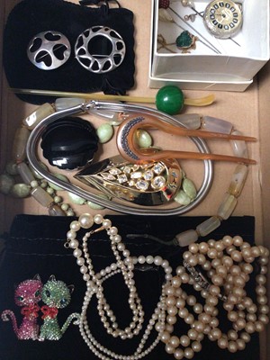 Lot 61 - Two contemporary silver brooches, Butler & Wilson paste set cat brooch, cultured and simulated pearls, other costume jewellery and a vintage hair slide