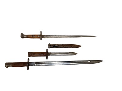 Lot 924 - British 1907 Pattern  bayonet, Dutch 1895 Pattern bayonet  and Italian bayonet (3)