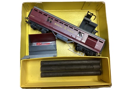 Lot 1961 - Central Express HO Scale battery operated train set, plus Hornby OO Gauge wagons (qty)
