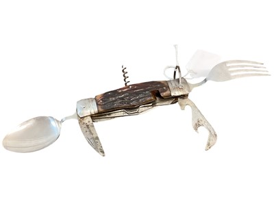 Lot 942 - 20th century multibladed knife