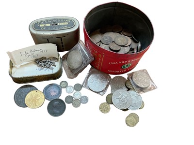 Lot 492 - G.B - Mixed coins to include silver Crowns Victoria JH 1888 poor, 1889 F-GF, George V 1935 EF & others (Qty)