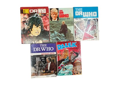 Lot 1762 - Dr Who Annuals, 1973, 1974, 1975, 1977, Dalek annual 1977, together with Star Trek, Batman and Joe 90 albums and similar. (18)
