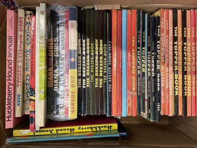 Lot 1768 - Assorted vintage albums including gunsmoke and other western, Beezer, Topper etc