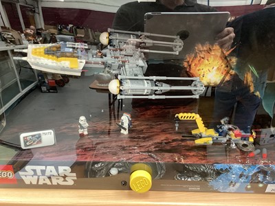 Lot 2021 - Lego Star Wars Shop Diorama with Y Wing Starfighter No.75172 (1)