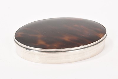 Lot 863 - Late Victorian silver and tortoiseshell oval snuff box London 1901