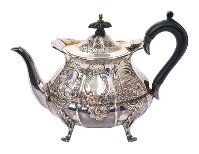 Lot 358 - Edwardian silver teapot
