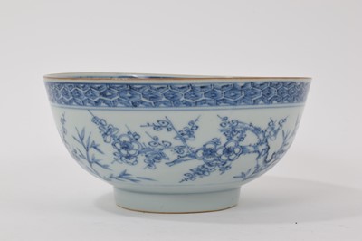 Lot 61 - 18th century Chinese export blue and white round bowl