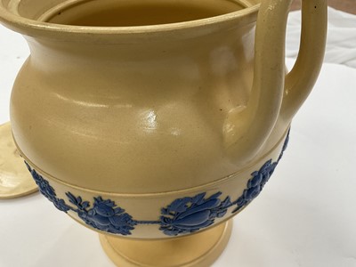 Lot 186 - Wedgwood drabware jar and cover