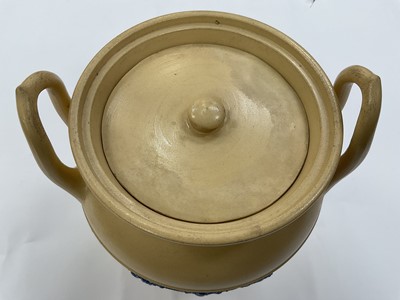 Lot 186 - Wedgwood drabware jar and cover