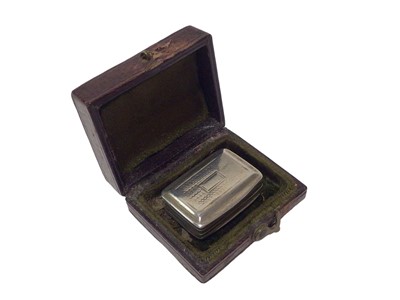 Lot 317 - George IV silver vinaigrette of rectangular form, with engine turned decoration