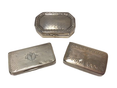 Lot 318 - George III silver snuff box of rectangular form, with engraved decoration