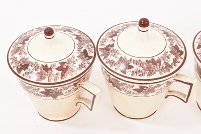 Lot 191 - Four Wedgwood Queensware custard cups and covers, circa 1810