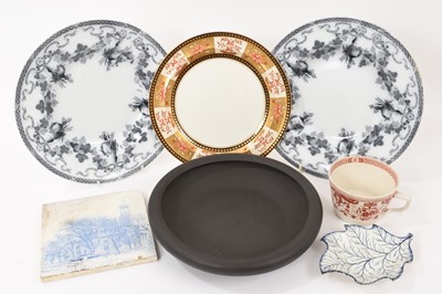 Lot 203 - Wedgwood pearlware leaf shaped pickle dish and other items