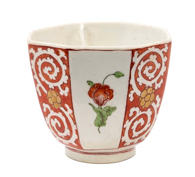 Lot 215 - Chelsea octagonal beaker, painted in Kakiemon style, circa 1752