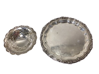 Lot 399 - Silver ‘scale’ pattern round sweet dish and a circular salver with scroll border