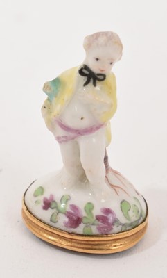 Lot 223 - Chelsea ‘toy’ seal with agate matrix and gold mount, circa 1758