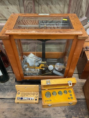 Lot 40 - Stanton instruments scientific balance and weights, two sets of weights