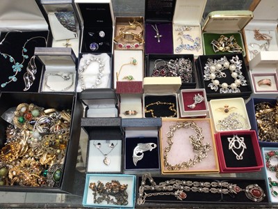 Lot 1031 - Group of costume jewellery including a pair of vintage Christian Dior stud earrings