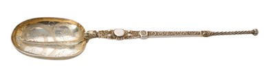 Lot 362 - Edward VII Coronation souvenir silver gilt anointing spoon