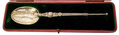 Lot 363 - Edward VII Coronation souvenir silver gilt anointing spoon in a fitted case