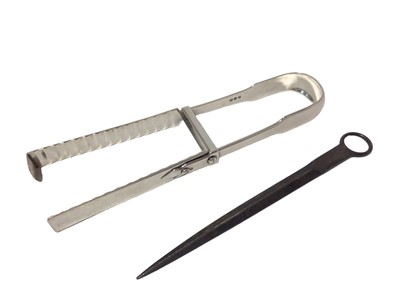 Lot 427 - Pair Georgian silver Asparagus servers and a Georgian silver meat skewer