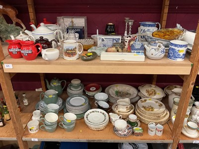 Lot 689 - Large quantity of china, including tea and dinner wares (5 shelves)