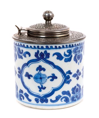 Lot 737 - 17th century Chinese blue and white porcelain pot converted to an inkwell