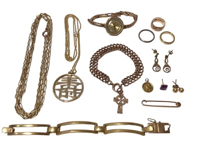 Lot 592 - Group of gold and yellow metal jewellery to include bracelets, chains and rings