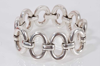 Lot 604 - Contemporary heavy silver oval link bracelet with concealed clasp (Edinburgh 2001), 21cm.