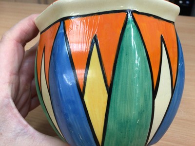 Lot 1146 - Clarice Cliff Bizarre pot