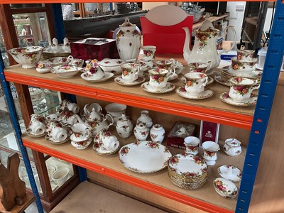 Lot 92 - Quantity of Royal Albert Old Country Roses tea and dinner ware