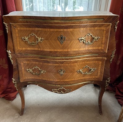 Lot 1622 - 18th century style walnut bombe chest
