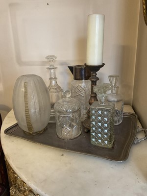 Lot 1623 - Group of decorative glass, including Murano glass vase and others