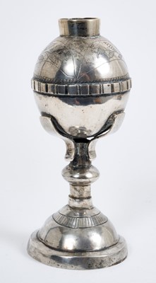 Lot 1641 - Unusual 17th / 18th century Continental unmarked silver vessel