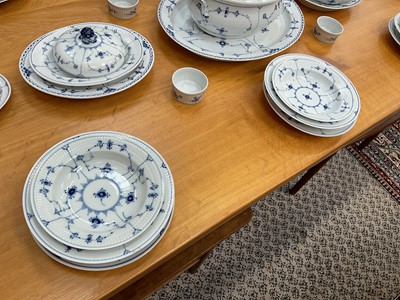 Lot 109 - Extensive collection of Royal Copenhagen onion pattern tablewares