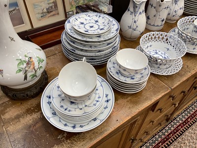 Lot 109 - Extensive collection of Royal Copenhagen onion pattern tablewares