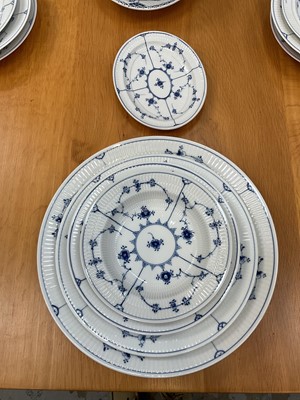 Lot 109 - Extensive collection of Royal Copenhagen onion pattern tablewares