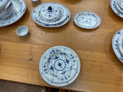 Lot 109 - Extensive collection of Royal Copenhagen onion pattern tablewares