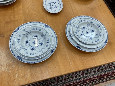 Lot 109 - Extensive collection of Royal Copenhagen onion pattern tablewares