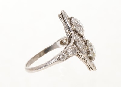 Lot 424 - A fine Art Deco diamond cocktail ring